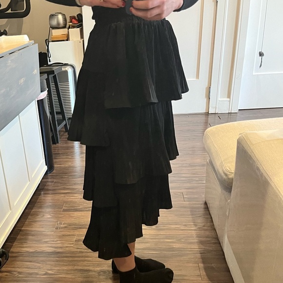 Pinkyotto Black ruffled tiered skirt - Picture 3 of 3